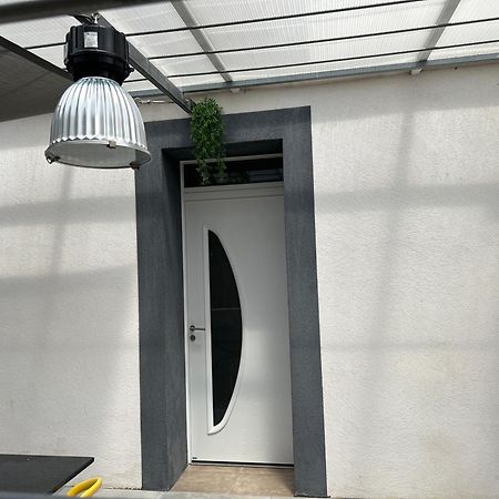 Апартаменты Aux 3 Domaines T2 Avec Terrasse Йер Экстерьер фото