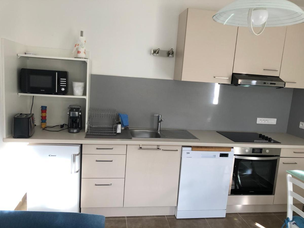Апартаменты Aux 3 Domaines T2 Avec Terrasse Йер Экстерьер фото