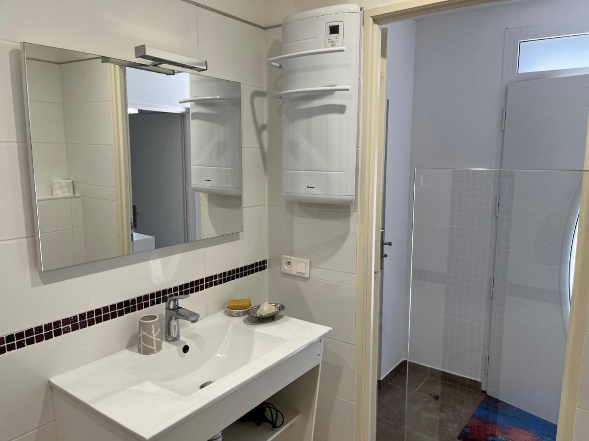 Апартаменты Aux 3 Domaines T2 Avec Terrasse Йер Экстерьер фото